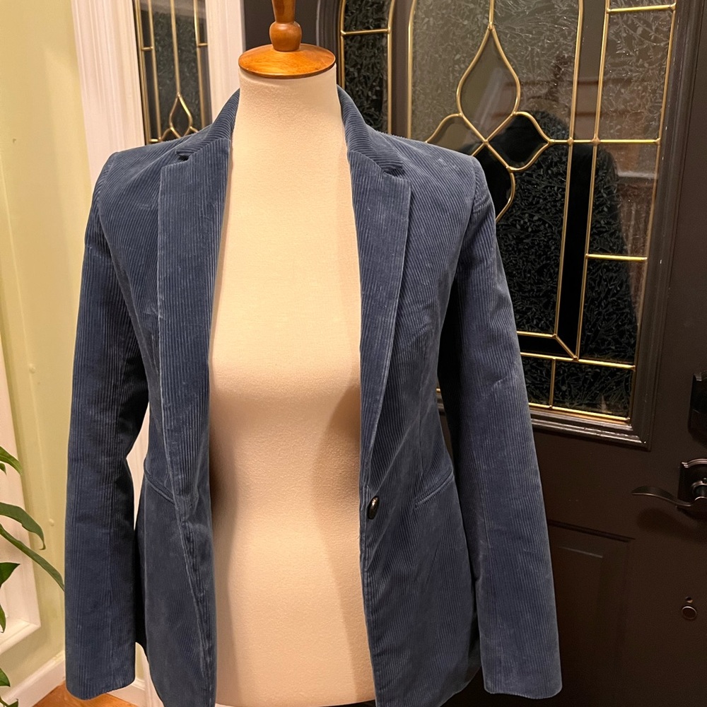 Theory corduroy blazer beautiful statement piece. NWT. No damage on this garment